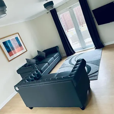 Detached House In Morley, Leeds *