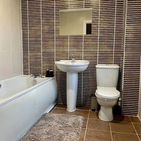 Detached House In Morley, Leeds * ليدز